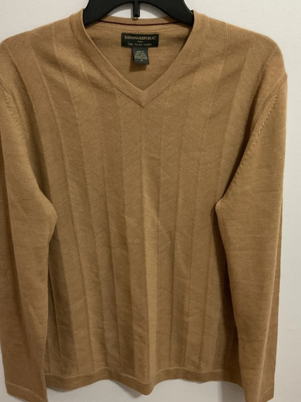 Men’s Banana Republic 100% Fine Italian Merino Wool V-neck Sweater, MED